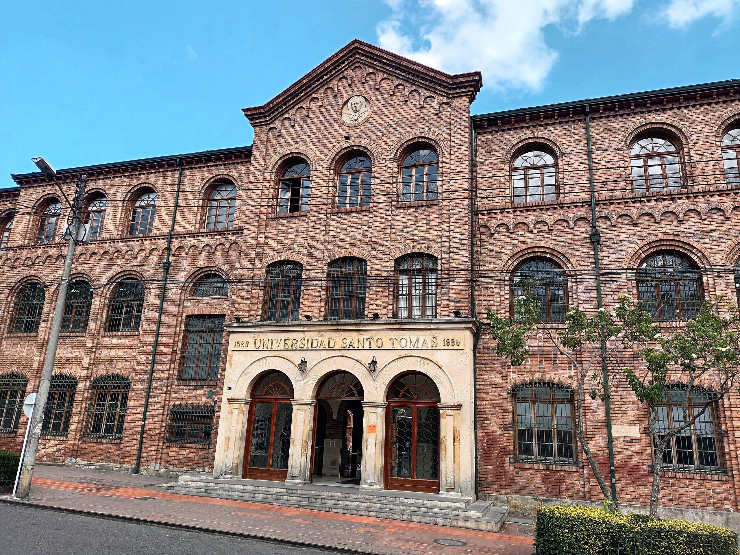 Universidad Santo Tomás en Bogotá: Descubre su oferta educativa y beneficios universidad santo tomas en bogota